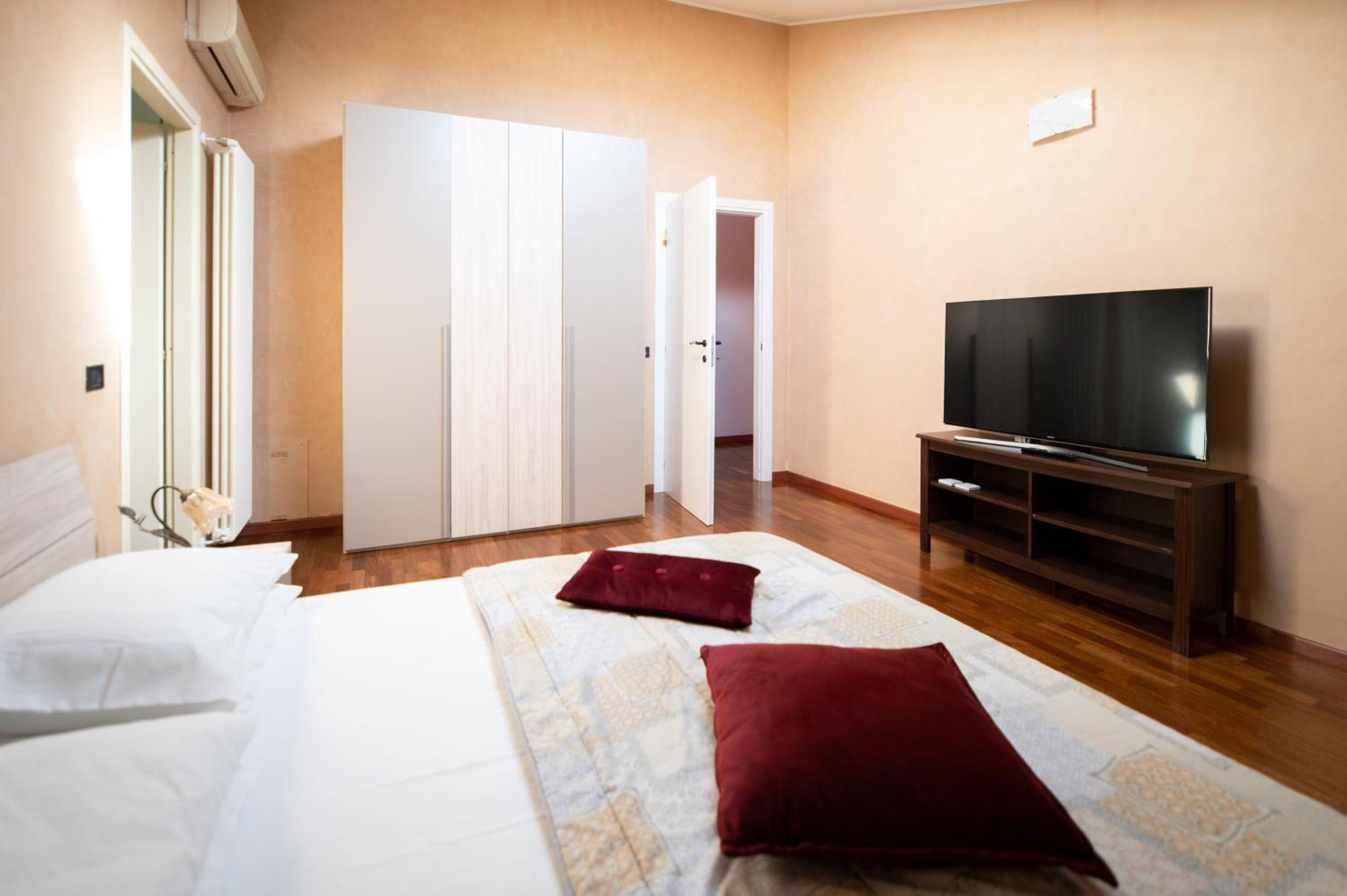 Tranquil Elegance In Apartment Parma